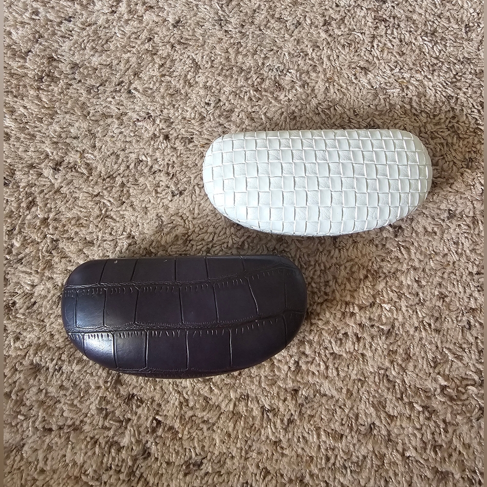 Set Of 2 Clamshell on Europe Eyeglass Cases White And Purplw